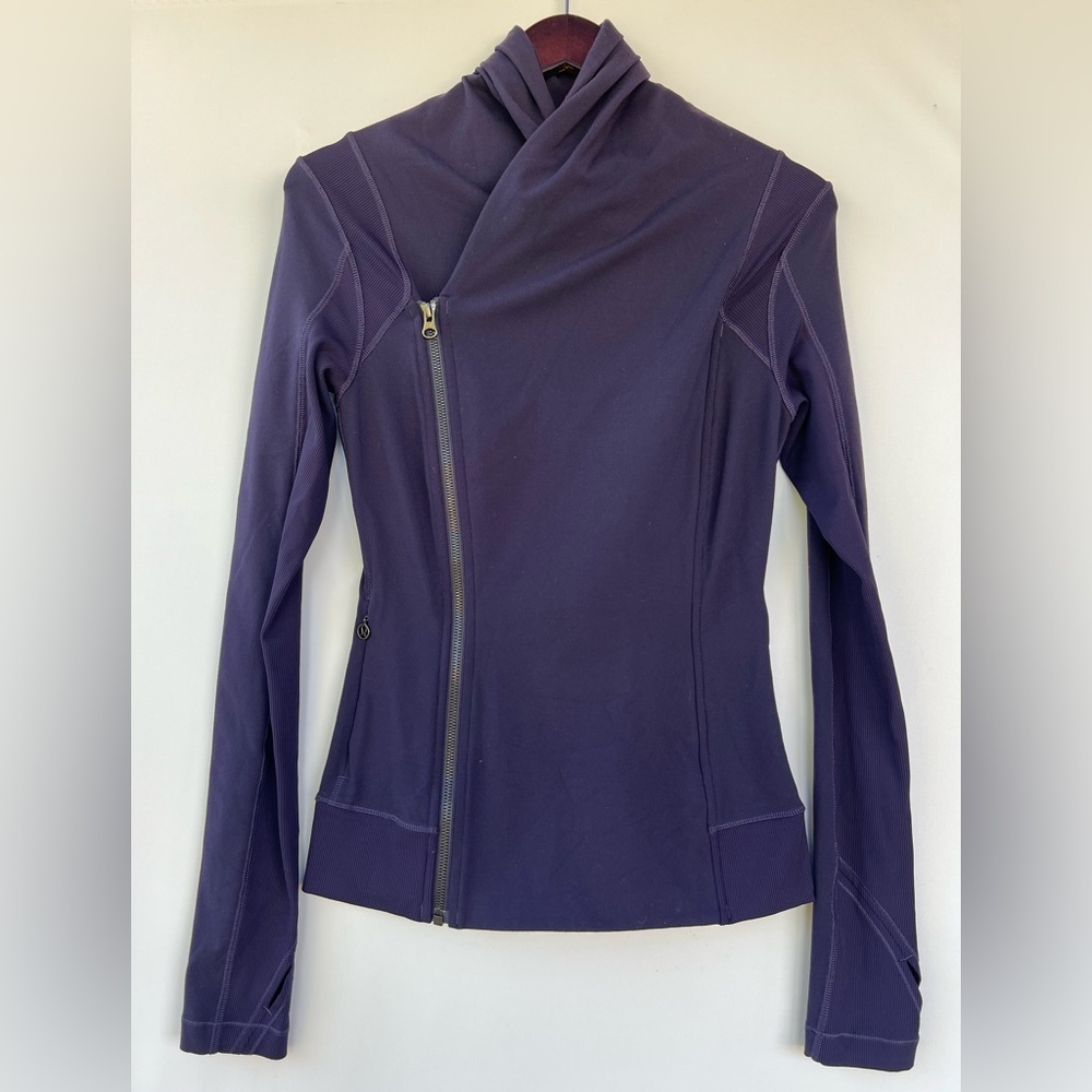 Lululemon‎ Bhakti Yoga Jacket in the color Black Grape Size 6